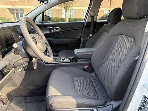 Certified 2025 Kia Sportage LX image 10