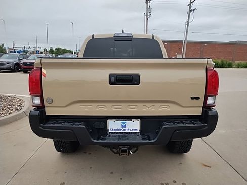 Used 2019 Toyota Tacoma TRD Off-Road AWD/4WD image 6