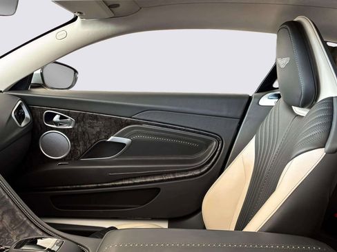 Used 2022 Aston Martin DB11 Coupe RWD image 18