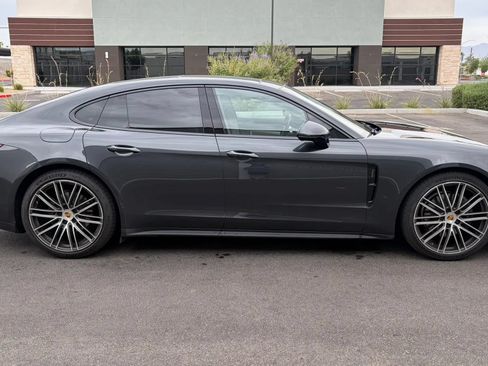 Used 2018 Porsche Panamera w/ Premium Package RWD image 6