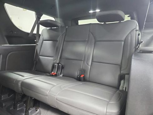 Used 2025 Chevrolet Suburban Z71 AWD/4WD image 12