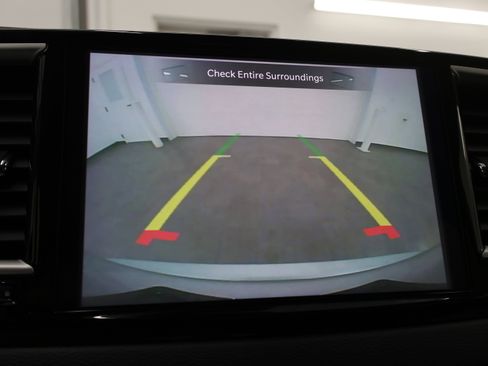 Used 2024 Chrysler Pacifica Touring-L FWD image 17