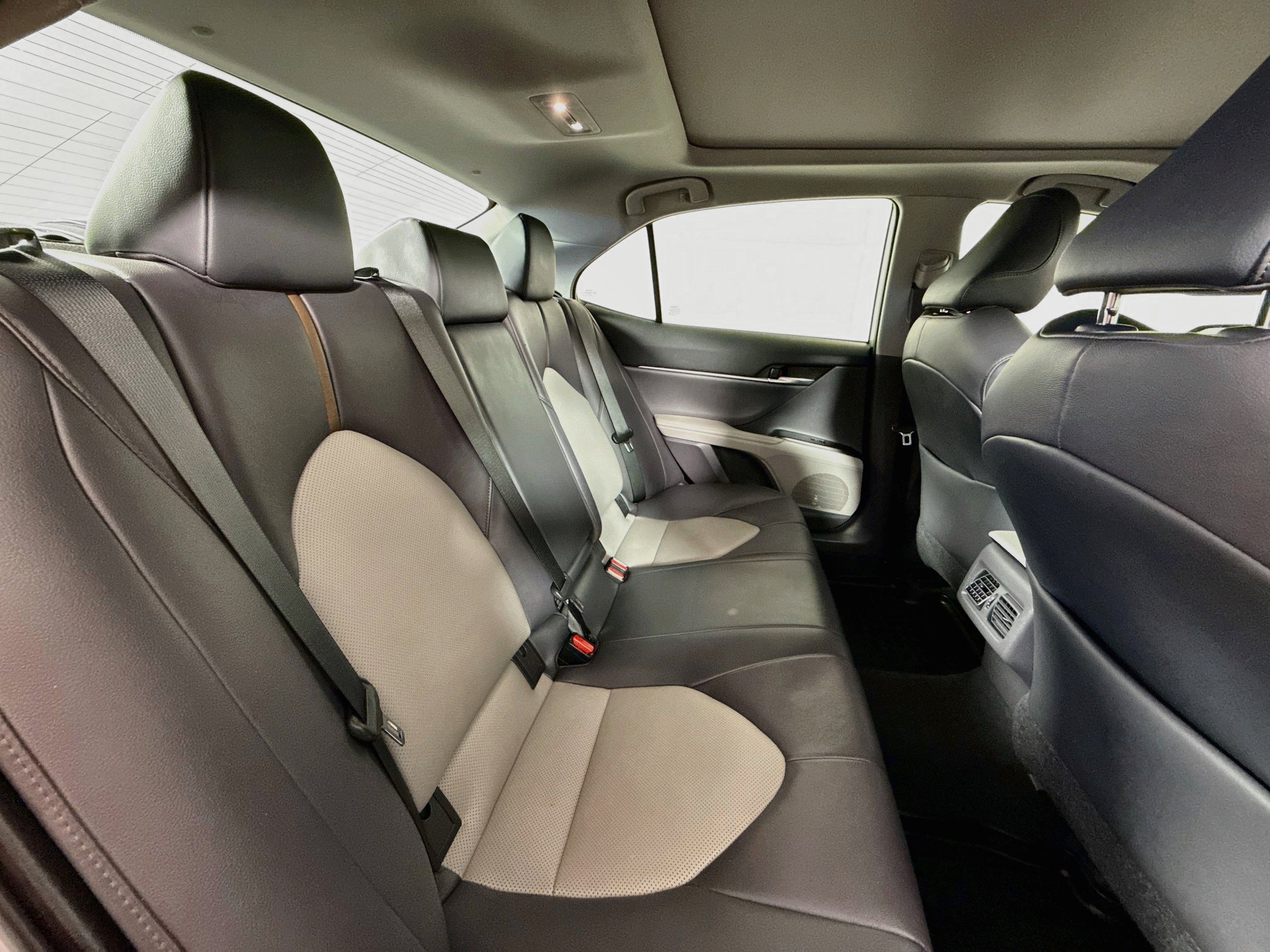 Certified 2020 Toyota Camry XLE w/ Navigation Package FWD image 28