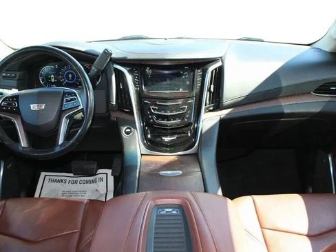 Used 2018 Cadillac Escalade Premium Luxury AWD/4WD image 31