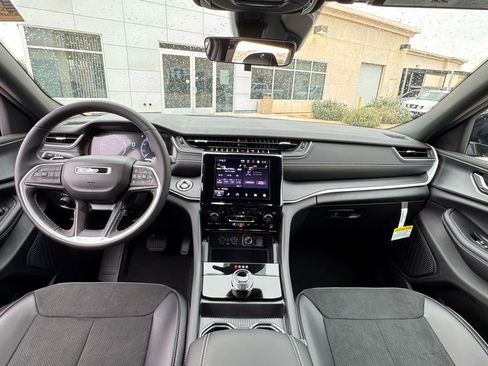 New 2025 Jeep Grand Cherokee L Altitude image 13