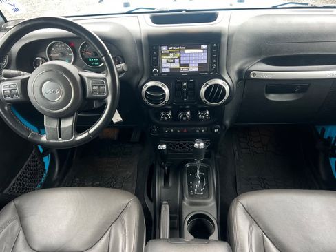 Used 2017 Jeep Wrangler Unlimited Rubicon w/ Connectivity Group image 4