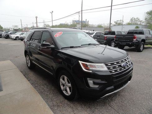 Used 2017 Ford Explorer XLT AWD/4WD image 5