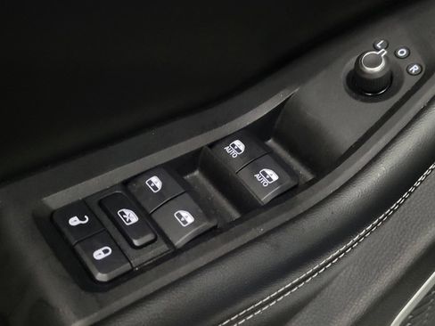 Used 2022 Jeep Grand Cherokee Limited image 27