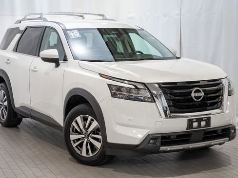 Certified 2023 Nissan Pathfinder SL image 1