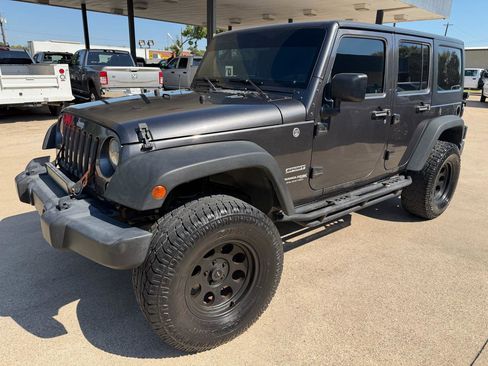 Used 2018 Jeep Wrangler Unlimited Sport w/ Connectivity Group AWD/4WD image 1