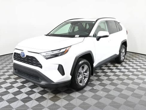 Used 2024 Toyota RAV4 XLE w/ Convenience Package image 2