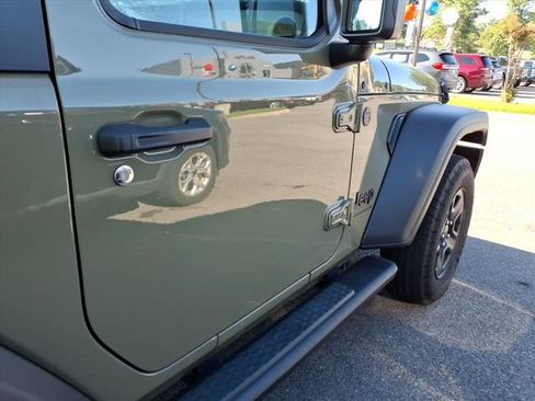 Used 2025 Jeep Wrangler Sport AWD/4WD image 8