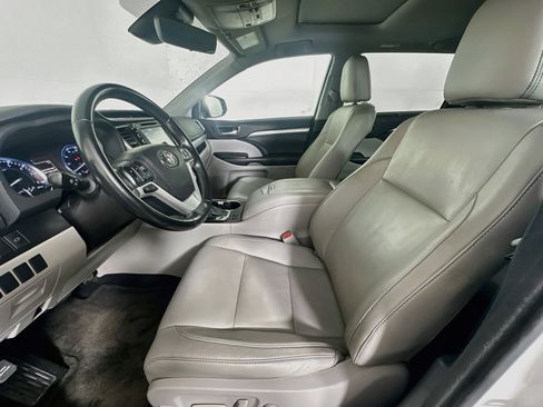Used 2018 Toyota Highlander XLE FWD image 13