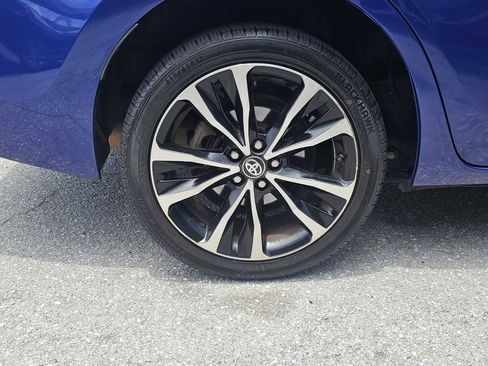 Used 2018 Toyota Corolla SE w/ SE Premium Package FWD image 7