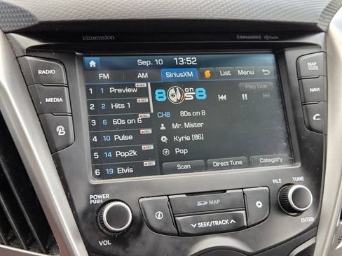 Used 2017 Hyundai Veloster Value Edition FWD image 21