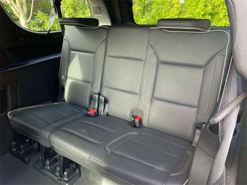 Used 2023 Chevrolet Suburban Premier image 9