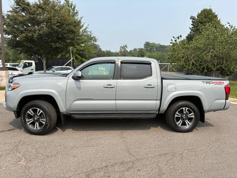 Used 2019 Toyota Tacoma TRD Sport AWD/4WD image 3