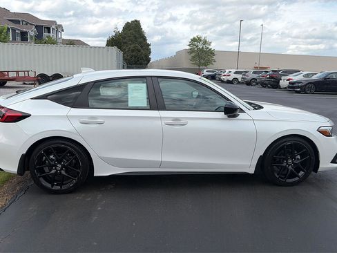 Used 2024 Honda Civic Sport image 3