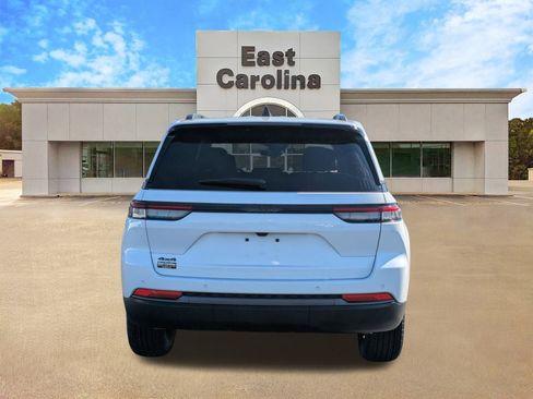 New 2026 Jeep Grand Cherokee Altitude image 4