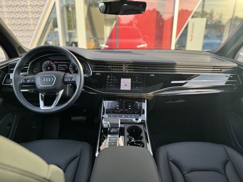 Certified 2025 Audi Q7 2.0T Premium w/ Convenience Plus Package image 10
