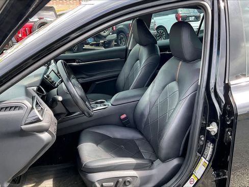 Used 2018 Toyota Camry Hybrid FWD image 11