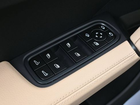 Certified 2026 Porsche Cayenne AWD/4WD image 18