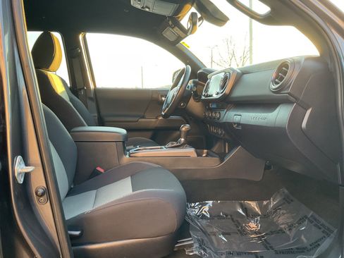 Used 2021 Toyota Tacoma TRD Sport image 13