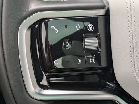 Certified 2025 Land Rover Range Rover Sport SE image 16