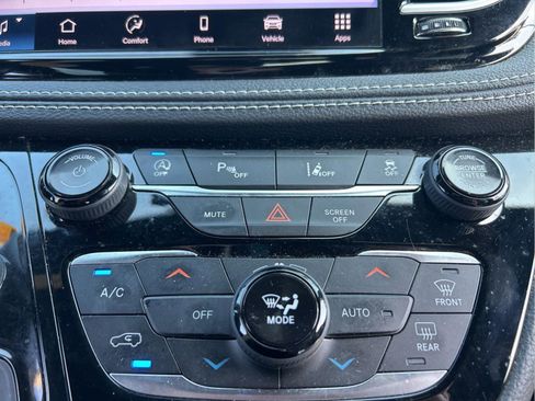 Certified 2021 Chrysler Pacifica Touring-L w/ S Appearance Package image 31