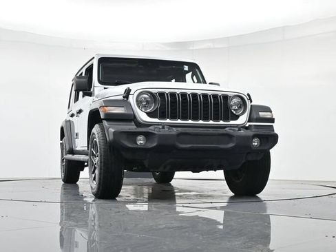 Used 2024 Jeep Wrangler Unlimited Rubicon AWD/4WD image 39