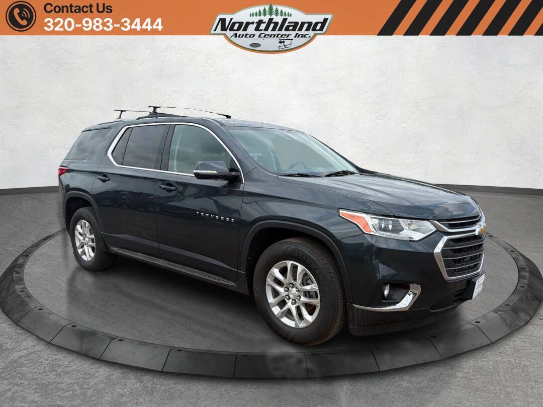 Used 2018 Chevrolet Traverse LT w/ LPO, 'HIT The Road' Package FWD image 3