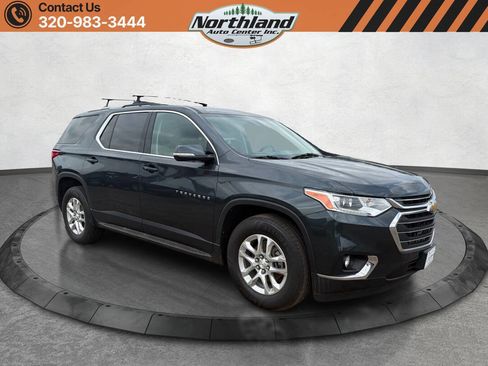 Used 2018 Chevrolet Traverse LT w/ LPO, 'HIT The Road' Package FWD image 3