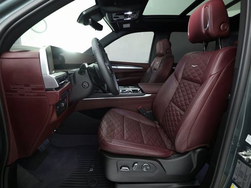 Used 2026 Cadillac Escalade Sport w/ LPO, ONYX Package image 17