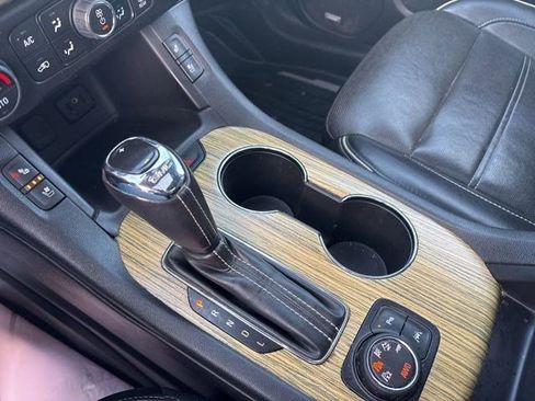 Used 2018 GMC Acadia Denali image 28