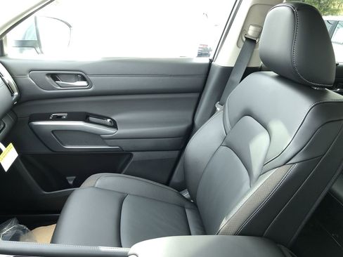 New 2025 Nissan Pathfinder SL image 33