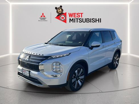 New 2026 Mitsubishi Outlander SE image 1