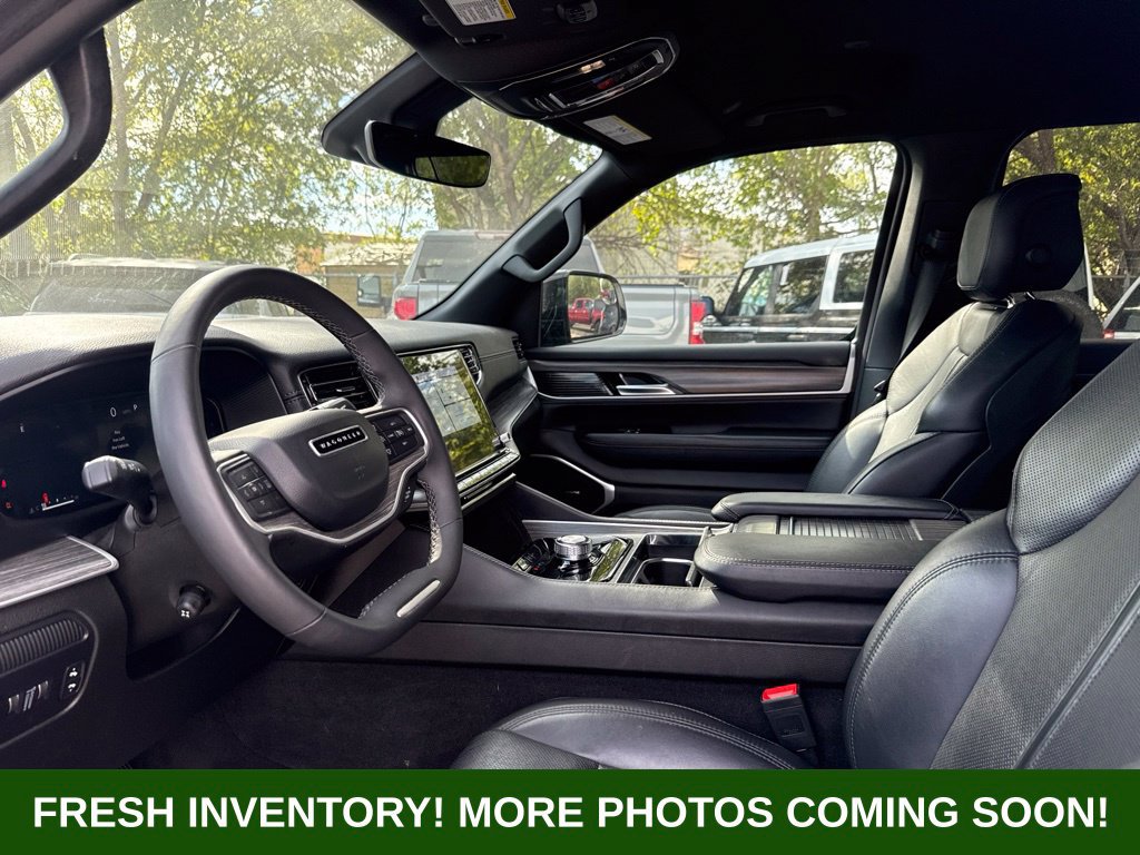 Used 2024 Jeep Wagoneer L Series II w/ Flexible Seating Group RWD image 8