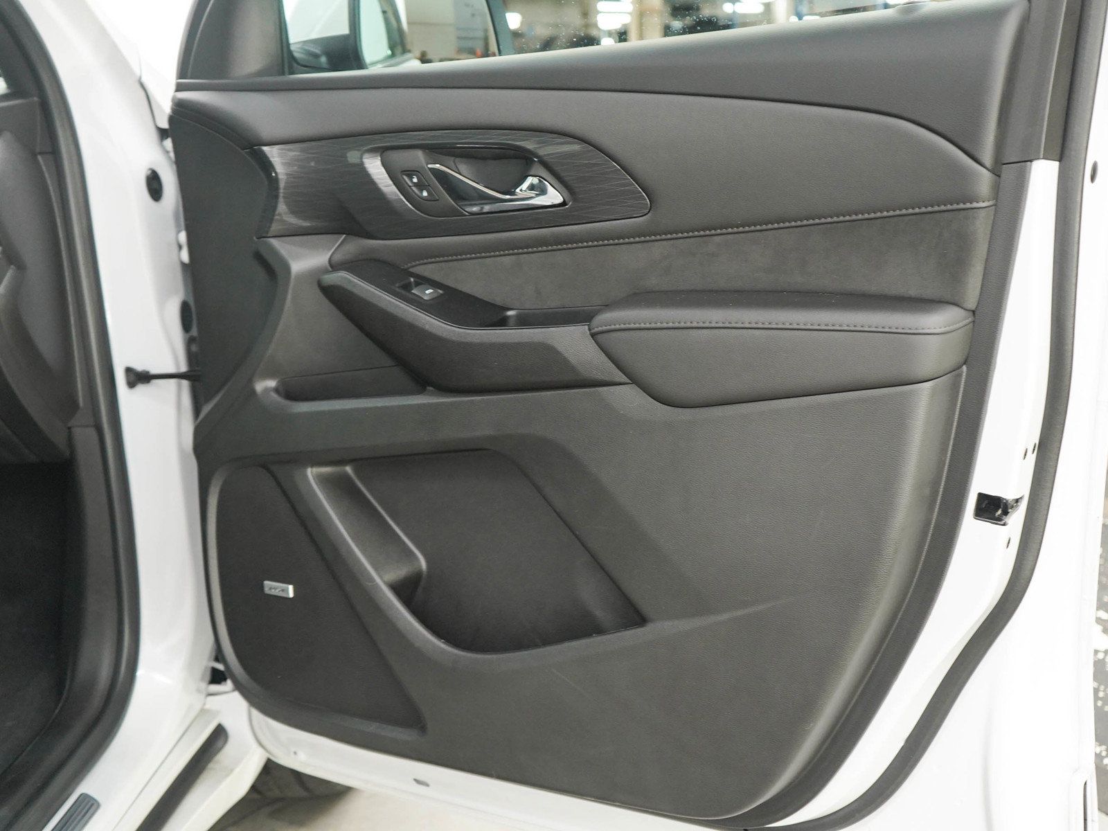Used 2023 Chevrolet Traverse High Country w/ LPO, Floor Liner Package AWD/4WD image 9
