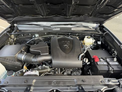 Certified 2023 Toyota Tacoma TRD Off-Road image 38