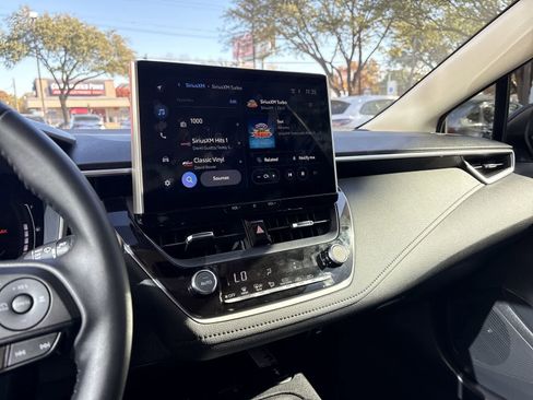 Used 2025 Toyota Corolla XLE image 15