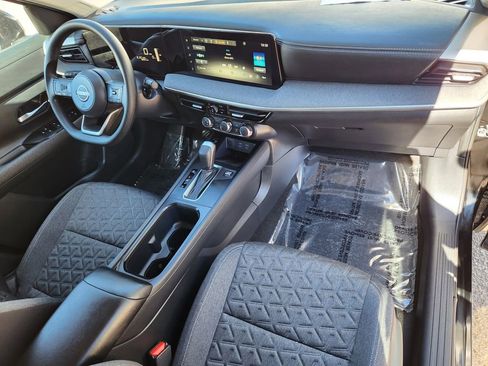 Used 2025 Nissan Kicks SV image 15