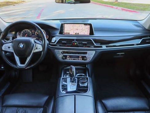 Used 2019 BMW 740i w/ Executive Package image 26