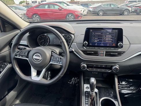 Used 2025 Nissan Altima 2.5 SR image 34