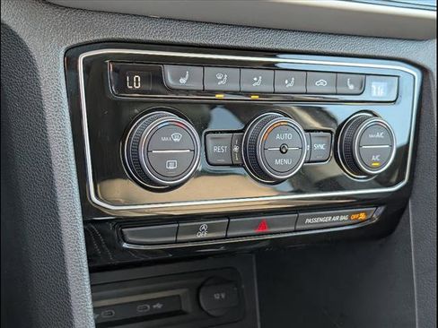 Used 2022 Volkswagen Atlas SEL R-Line image 17