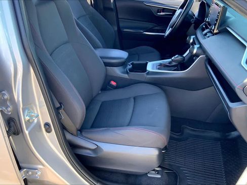 Used 2022 Toyota RAV4 SE w/ Weather & Moonroof Package image 9