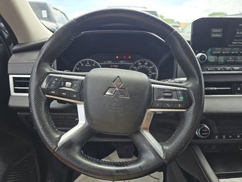 Used 2023 Mitsubishi Outlander SE FWD image 14