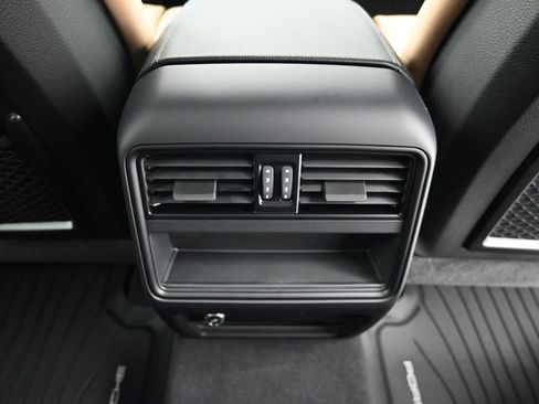 Used 2025 Porsche Cayenne AWD/4WD image 8