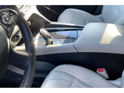 Used 2020 Buick Enclave Premium w/ Sun and Sites Package image 18