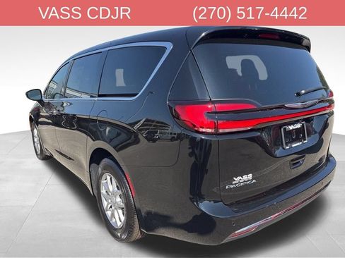New 2026 Chrysler Pacifica Select FWD image 10