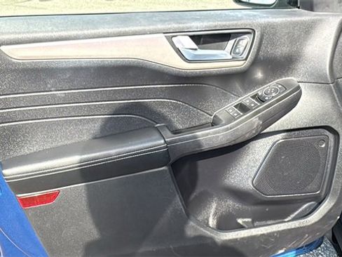 Used 2022 Ford Escape SEL image 9